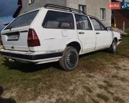 Білий Фольксваген Пассат, об'ємом двигуна 1.6 л та пробігом 300 тис. км за 850 $, фото 3 на Automoto.ua