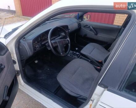 Белый Фольксваген Пассат, объемом двигателя 1.6 л и пробегом 300 тыс. км за 1500 $, фото 2 на Automoto.ua