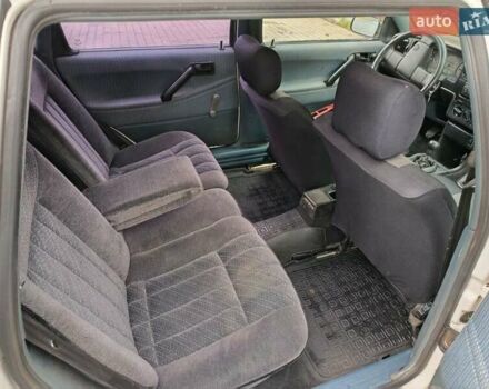 Білий Фольксваген Пассат, об'ємом двигуна 1.6 л та пробігом 248 тис. км за 2200 $, фото 7 на Automoto.ua