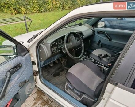 Білий Фольксваген Пассат, об'ємом двигуна 1.6 л та пробігом 248 тис. км за 2200 $, фото 2 на Automoto.ua