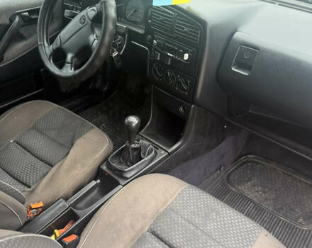 Белый Фольксваген Пассат, объемом двигателя 1.78 л и пробегом 300 тыс. км за 1800 $, фото 4 на Automoto.ua