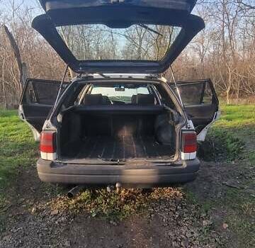 Белый Фольксваген Пассат, объемом двигателя 1.9 л и пробегом 350 тыс. км за 2500 $, фото 3 на Automoto.ua