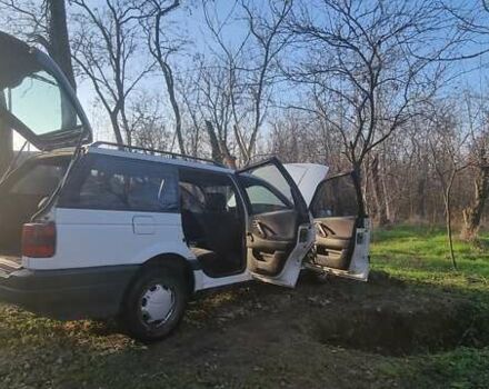 Белый Фольксваген Пассат, объемом двигателя 1.9 л и пробегом 350 тыс. км за 2500 $, фото 2 на Automoto.ua