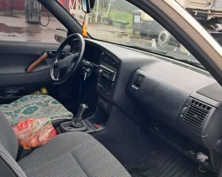 Білий Фольксваген Пассат, об'ємом двигуна 1.8 л та пробігом 250 тис. км за 2200 $, фото 13 на Automoto.ua