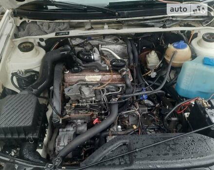 Белый Фольксваген Пассат, объемом двигателя 0 л и пробегом 425 тыс. км за 1300 $, фото 2 на Automoto.ua