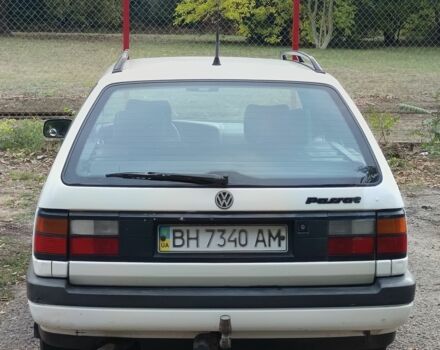 Белый Фольксваген Пассат, объемом двигателя 1.8 л и пробегом 330 тыс. км за 1800 $, фото 3 на Automoto.ua