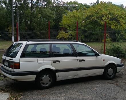 Белый Фольксваген Пассат, объемом двигателя 1.8 л и пробегом 330 тыс. км за 1800 $, фото 1 на Automoto.ua