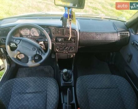 Белый Фольксваген Пассат, объемом двигателя 1.9 л и пробегом 200 тыс. км за 1500 $, фото 3 на Automoto.ua