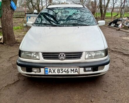 Белый Фольксваген Пассат, объемом двигателя 2 л и пробегом 300 тыс. км за 2200 $, фото 1 на Automoto.ua