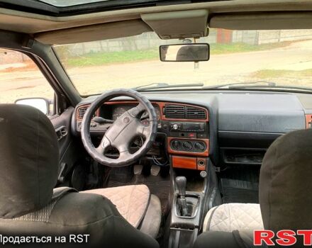 Білий Фольксваген Пассат, об'ємом двигуна 1.8 л та пробігом 250 тис. км за 1300 $, фото 7 на Automoto.ua