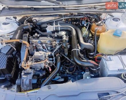 Белый Фольксваген Пассат, объемом двигателя 1.9 л и пробегом 300 тыс. км за 2350 $, фото 5 на Automoto.ua