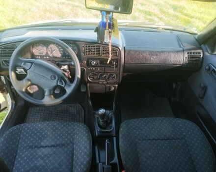 Белый Фольксваген Пассат, объемом двигателя 1.9 л и пробегом 199 тыс. км за 1500 $, фото 6 на Automoto.ua