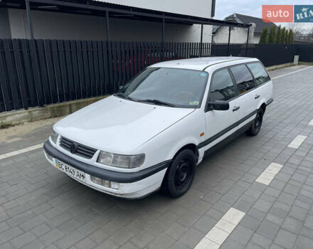 Белый Фольксваген Пассат, объемом двигателя 1.8 л и пробегом 299 тыс. км за 1499 $, фото 1 на Automoto.ua