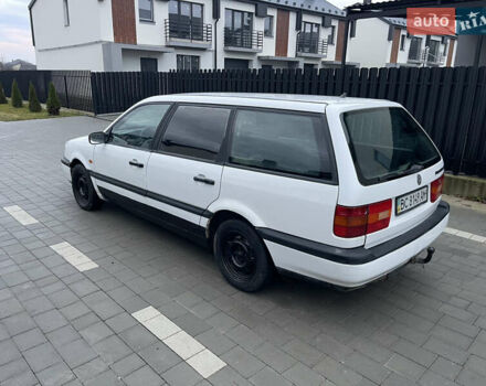 Белый Фольксваген Пассат, объемом двигателя 1.8 л и пробегом 299 тыс. км за 1499 $, фото 11 на Automoto.ua