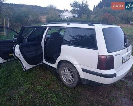 Белый Фольксваген Пассат, объемом двигателя 1.6 л и пробегом 260 тыс. км за 3500 $, фото 4 на Automoto.ua