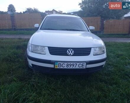 Белый Фольксваген Пассат, объемом двигателя 1.6 л и пробегом 260 тыс. км за 3500 $, фото 1 на Automoto.ua