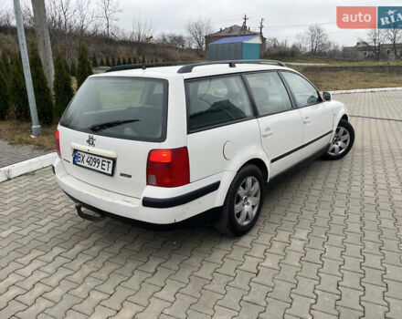 Белый Фольксваген Пассат, объемом двигателя 1.9 л и пробегом 330 тыс. км за 2400 $, фото 4 на Automoto.ua