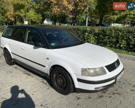 Білий Фольксваген Пассат, об'ємом двигуна 1.6 л та пробігом 371 тис. км за 3100 $, фото 1 на Automoto.ua