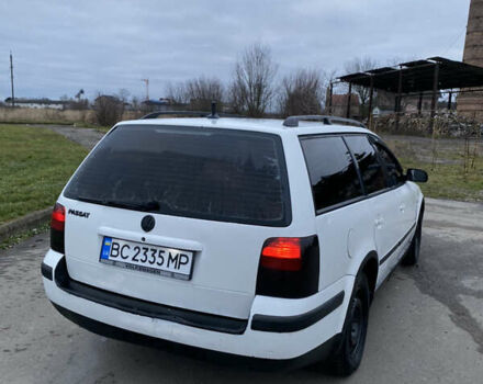 Белый Фольксваген Пассат, объемом двигателя 1.6 л и пробегом 300 тыс. км за 3300 $, фото 4 на Automoto.ua