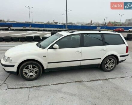 Белый Фольксваген Пассат, объемом двигателя 1.9 л и пробегом 239 тыс. км за 3500 $, фото 1 на Automoto.ua