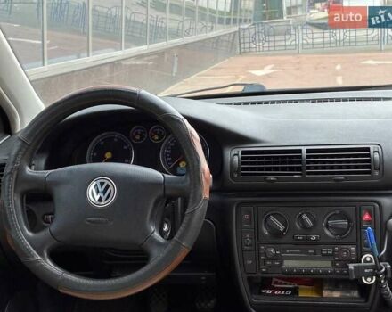 Белый Фольксваген Пассат, объемом двигателя 1.9 л и пробегом 368 тыс. км за 4700 $, фото 18 на Automoto.ua