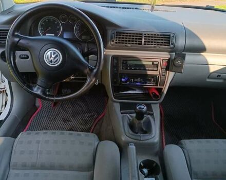 Белый Фольксваген Пассат, объемом двигателя 1.8 л и пробегом 265 тыс. км за 4400 $, фото 5 на Automoto.ua