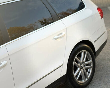 Фольксваген Пассат 2007 в Славуте на Automoto.ua Белый Фольксваген Пассат, объемом двигателя 2 л и пробегом 210 тыс. км за 6700 $, фото 2 на Automoto.ua