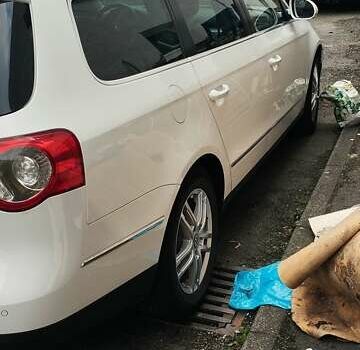 Белый Фольксваген Пассат, объемом двигателя 2 л и пробегом 266 тыс. км за 7000 $, фото 3 на Automoto.ua