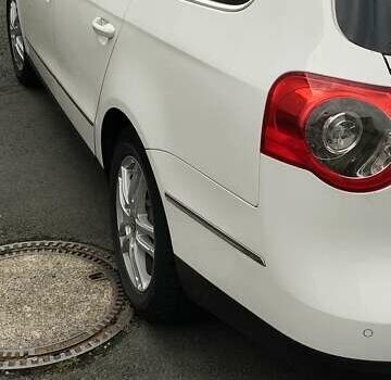 Белый Фольксваген Пассат, объемом двигателя 2 л и пробегом 266 тыс. км за 7000 $, фото 2 на Automoto.ua