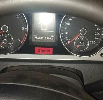 Белый Фольксваген Пассат, объемом двигателя 2 л и пробегом 266 тыс. км за 7000 $, фото 4 на Automoto.ua