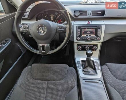 Белый Фольксваген Пассат, объемом двигателя 2 л и пробегом 300 тыс. км за 8500 $, фото 14 на Automoto.ua