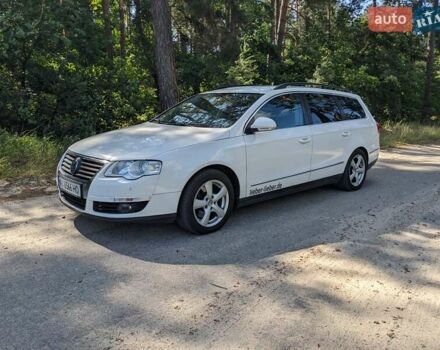 Белый Фольксваген Пассат, объемом двигателя 2 л и пробегом 300 тыс. км за 8500 $, фото 1 на Automoto.ua