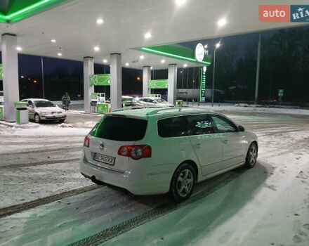 Білий Фольксваген Пассат, об'ємом двигуна 2 л та пробігом 256 тис. км за 7999 $, фото 34 на Automoto.ua