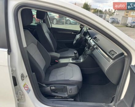 Белый Фольксваген Пассат, объемом двигателя 1.6 л и пробегом 240 тыс. км за 8000 $, фото 27 на Automoto.ua