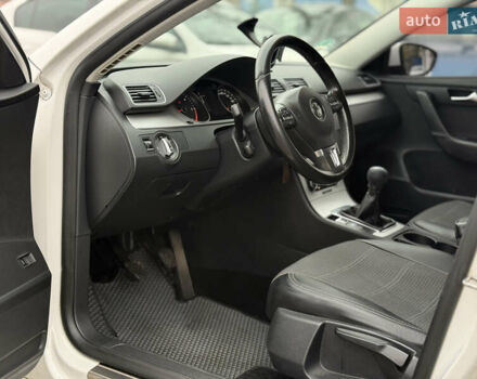 Білий Фольксваген Пассат, об'ємом двигуна 1.6 л та пробігом 301 тис. км за 9400 $, фото 8 на Automoto.ua