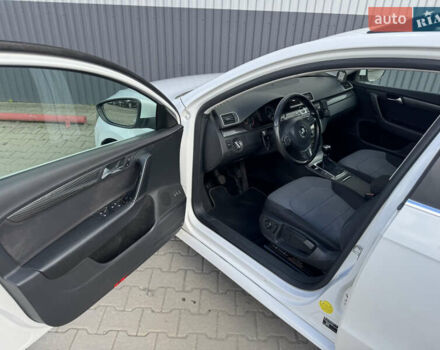 Белый Фольксваген Пассат, объемом двигателя 1.6 л и пробегом 240 тыс. км за 8000 $, фото 17 на Automoto.ua