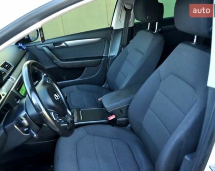 Білий Фольксваген Пассат, об'ємом двигуна 2 л та пробігом 220 тис. км за 7600 $, фото 16 на Automoto.ua