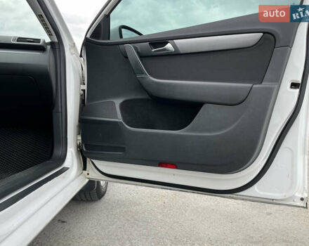 Білий Фольксваген Пассат, об'ємом двигуна 1.97 л та пробігом 319 тис. км за 9500 $, фото 12 на Automoto.ua