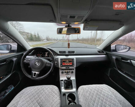 Білий Фольксваген Пассат, об'ємом двигуна 1.6 л та пробігом 321 тис. км за 10000 $, фото 12 на Automoto.ua