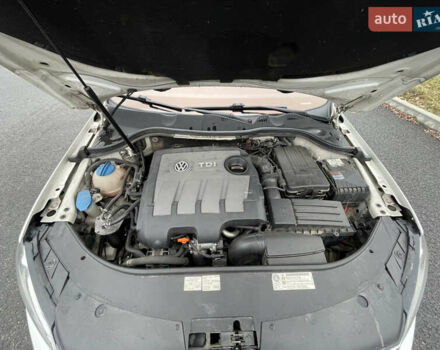 Білий Фольксваген Пассат, об'ємом двигуна 1.6 л та пробігом 321 тис. км за 10000 $, фото 16 на Automoto.ua