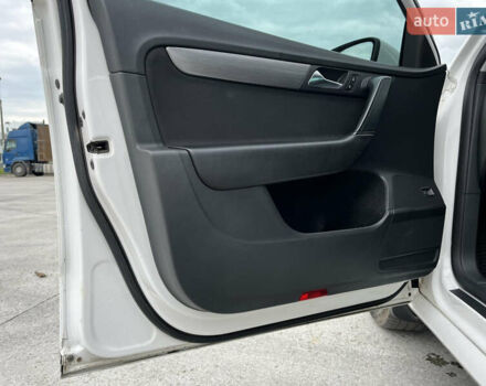 Білий Фольксваген Пассат, об'ємом двигуна 1.97 л та пробігом 319 тис. км за 9500 $, фото 10 на Automoto.ua