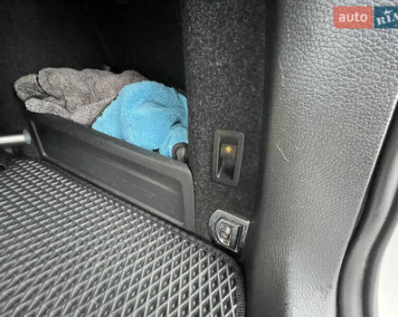 Білий Фольксваген Пассат, об'ємом двигуна 1.6 л та пробігом 321 тис. км за 10000 $, фото 14 на Automoto.ua
