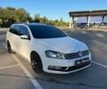 Белый Фольксваген Пассат, объемом двигателя 0 л и пробегом 334 тыс. км за 10999 $, фото 1 на Automoto.ua
