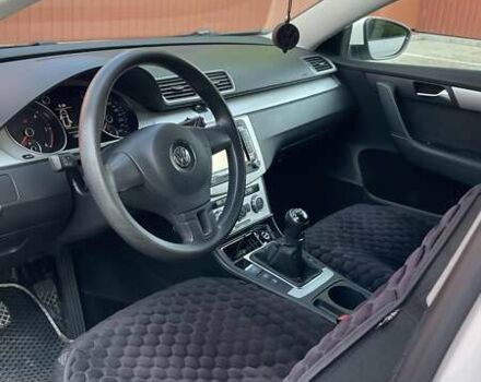 Белый Фольксваген Пассат, объемом двигателя 1.6 л и пробегом 215 тыс. км за 10000 $, фото 5 на Automoto.ua