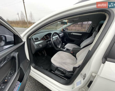 Білий Фольксваген Пассат, об'ємом двигуна 1.6 л та пробігом 321 тис. км за 10000 $, фото 9 на Automoto.ua