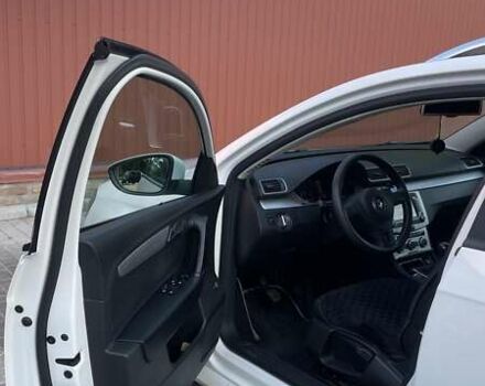 Белый Фольксваген Пассат, объемом двигателя 1.6 л и пробегом 215 тыс. км за 10000 $, фото 13 на Automoto.ua