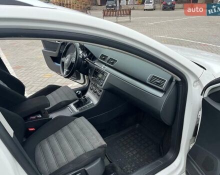 Белый Фольксваген Пассат, объемом двигателя 1.6 л и пробегом 302 тыс. км за 11500 $, фото 11 на Automoto.ua