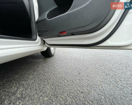 Білий Фольксваген Пассат, об'ємом двигуна 1.6 л та пробігом 321 тис. км за 10000 $, фото 15 на Automoto.ua