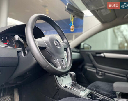 Белый Фольксваген Пассат, объемом двигателя 2 л и пробегом 298 тыс. км за 11299 $, фото 7 на Automoto.ua