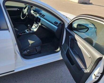 Белый Фольксваген Пассат, объемом двигателя 1.6 л и пробегом 308 тыс. км за 9500 $, фото 5 на Automoto.ua